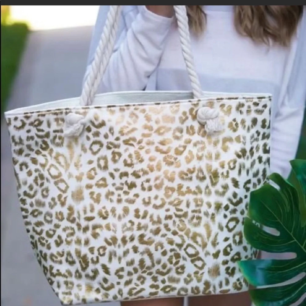 Beautiful Metallic Shiny Leopard Print Bag - Picture 1 of 14